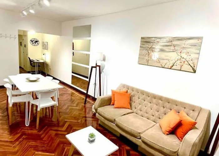 Dpto Ubicacion Perfecta Cuatro Habitaciones Tres Banos En Calle Caseros, Renovado Y Remodelado - Bonavista Rentals