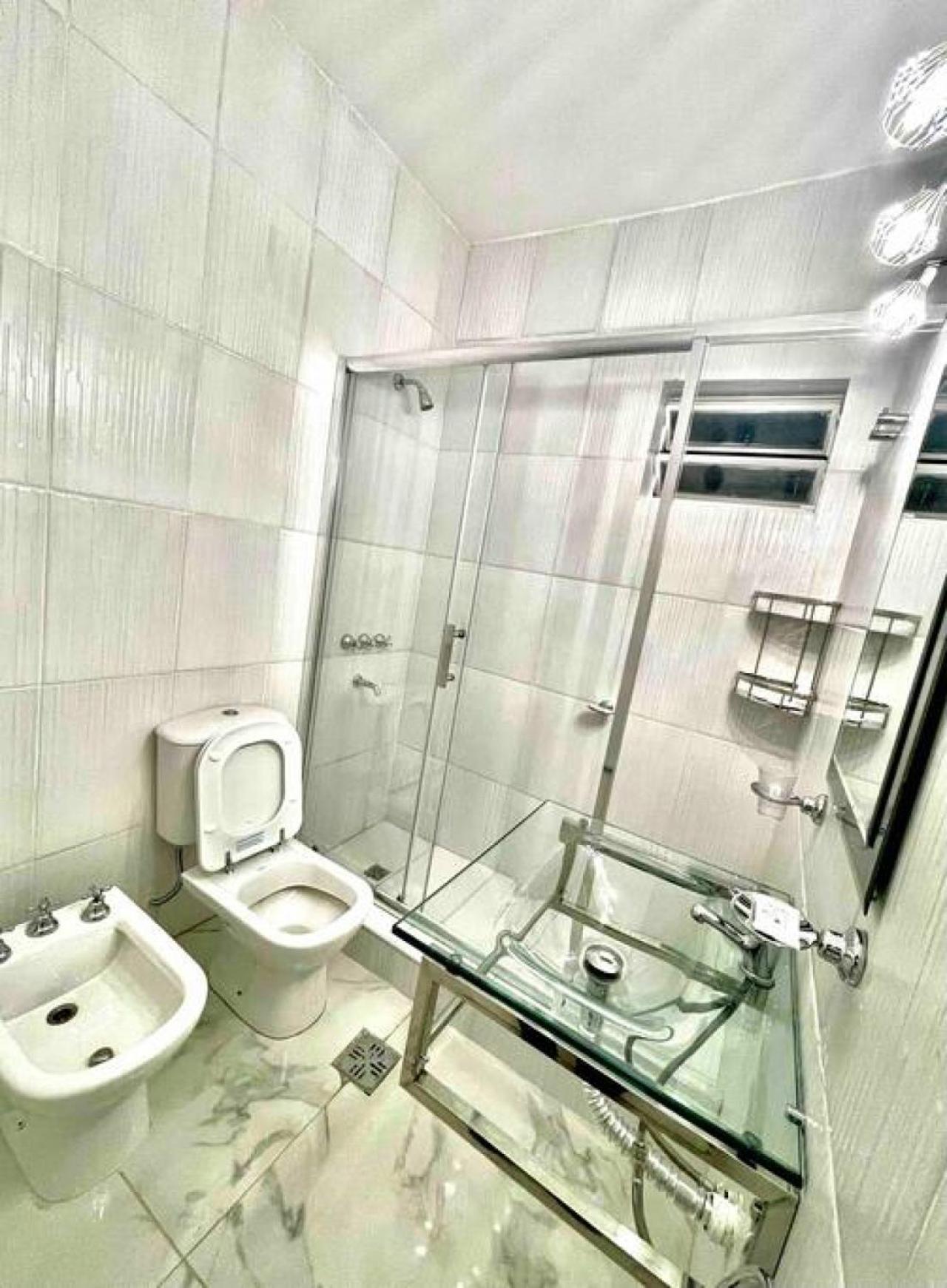 Dpto Ubicacion Perfecta Cuatro Tres Banos En Calle Caseros, Renovado Y Remodelado Apartamento