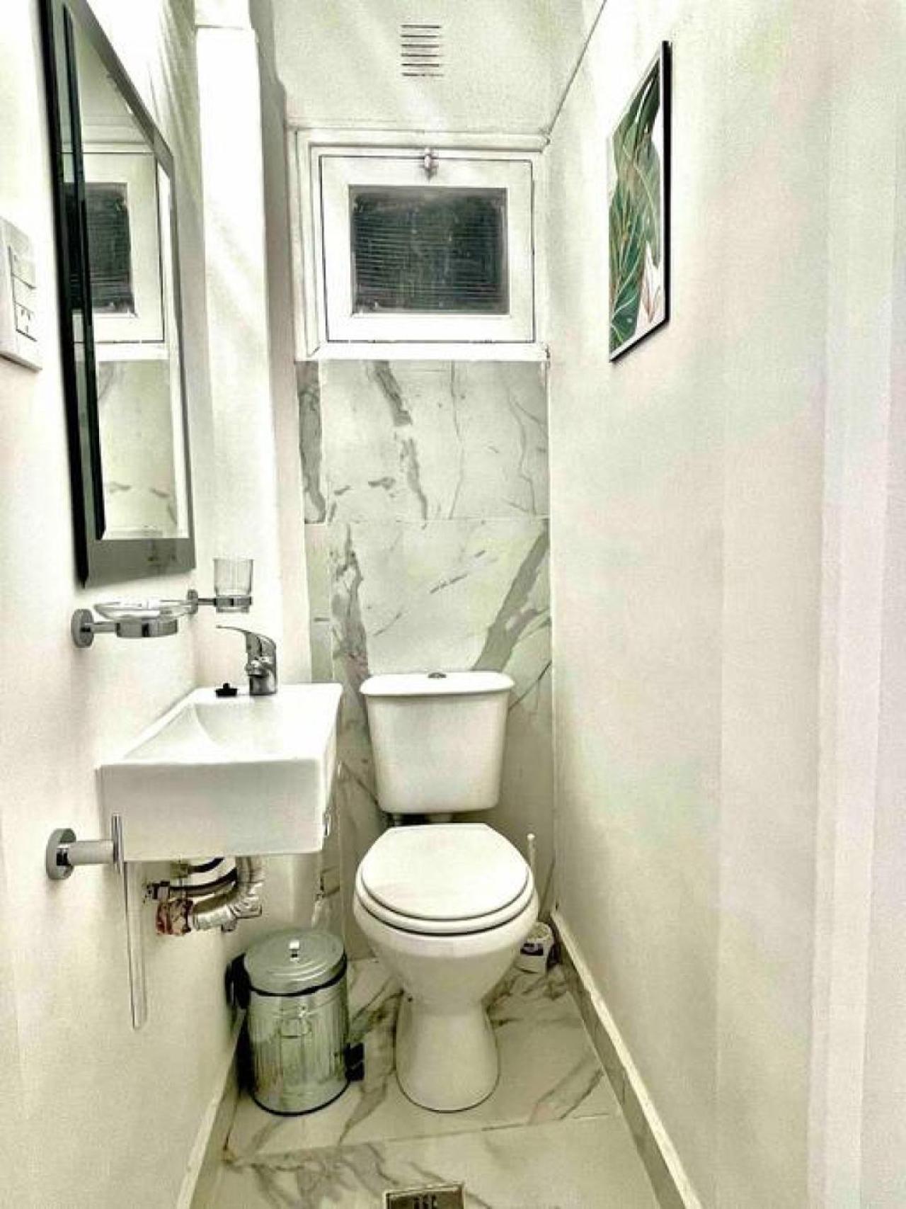 Apartamento Dpto Ubicacion Perfecta Cuatro Tres Banos En Calle Caseros, Renovado Y Remodelado