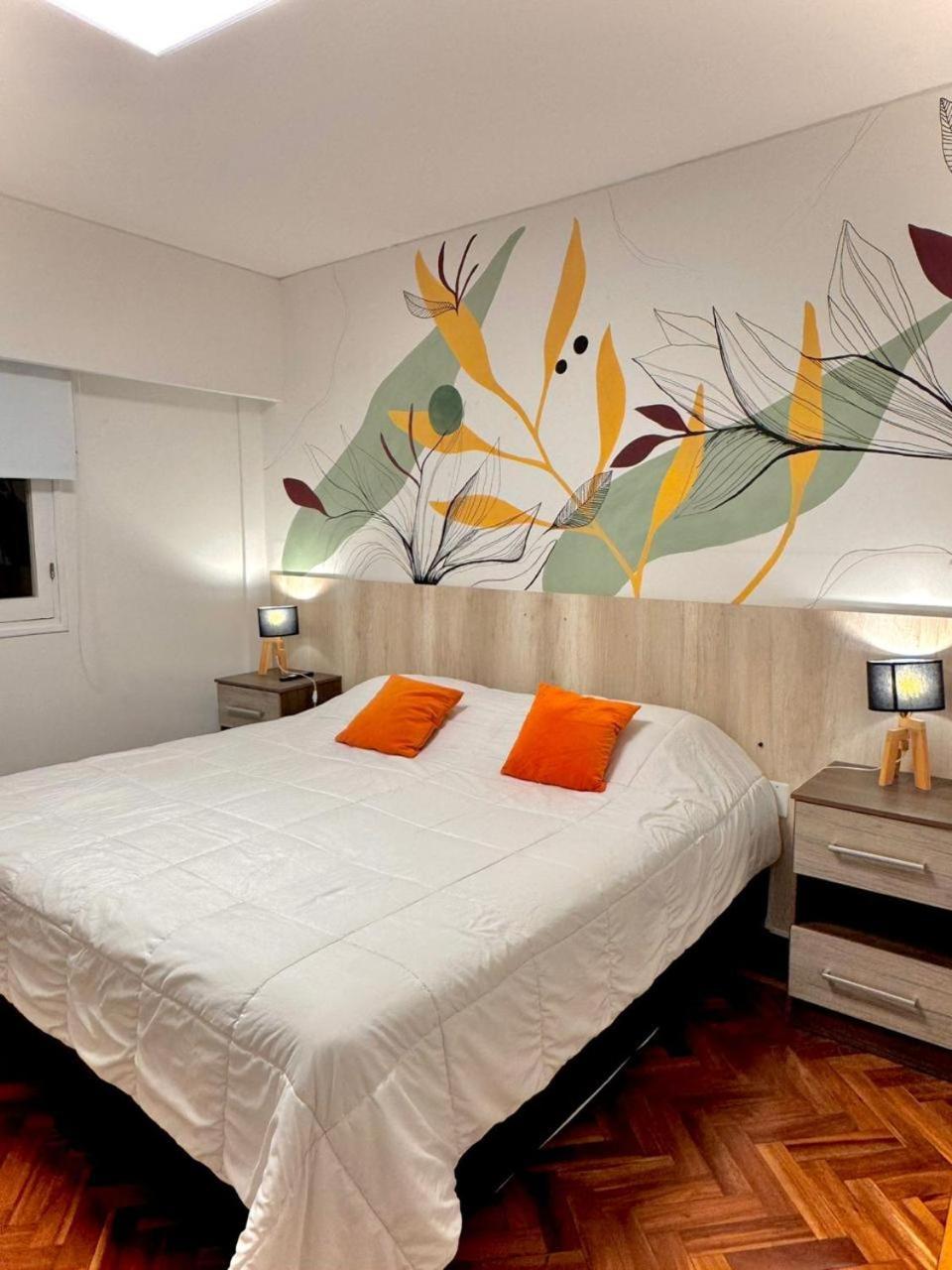 Dpto Ubicacion Perfecta Cuatro Tres Banos En Calle Caseros, Renovado Y Remodelado Apartamento